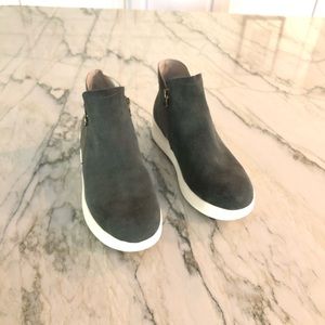 OTBT women’s wedge sneaker. Size 8.5